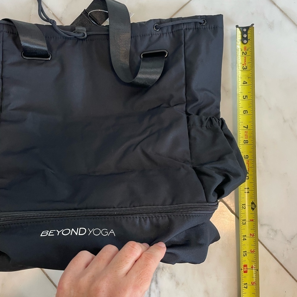 New! Beyond Yoga convertible black backpack or shoulder bag w/shoe compartment - Picture 5 of 8